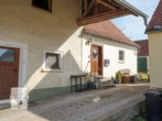 Austragshaus Eingang - Charaktervolles Bauernhaus mit Nebenhaus, großer Scheune & Garten – nahe Hahnenkammsee