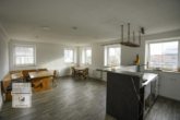 Gaststätte_Hauptraum - Tolles Anlageobjekt: Wohnungen, Monteurzimmer, Gewerbehalle & mehr!
