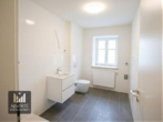 Bad - Erstbezug nach Sanierung: 2 Zimmer, ca. 54 m², Terrasse, Tageslichtbad, Eichenholzböden