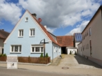 Bild - Gepflegter Altbestand mit Potenzial: 2.379 m² Grundstück, Scheune und Garten.
